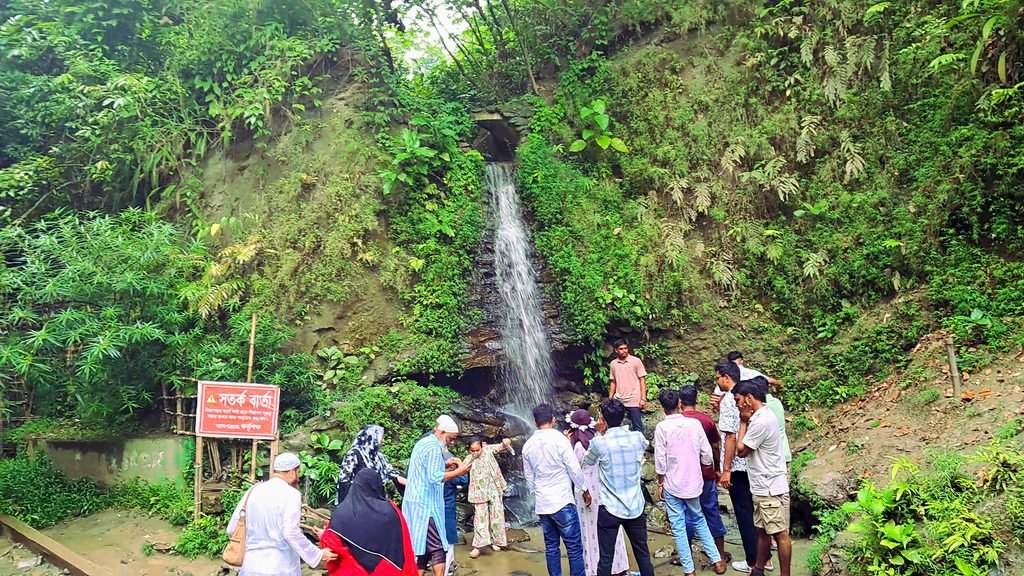 himchori waterfall, himchori jhorna​, Himchari waterfall, Himcharo jhorna